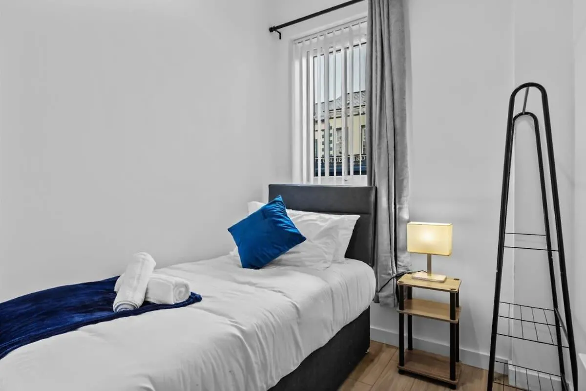 Modern 2 Bedroom Apartment In Belfast East Village 0*,  Birleşik Krallık